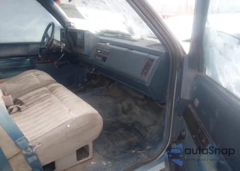 1989 Chevrolet Gmt-400 K2500 z USA, uszkodzony, nr VIN 1GCFK24K7KE272580